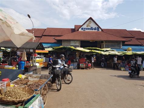 005 Siem Reap old Market - iki Travels