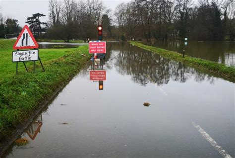 The Pound in Cookham closed due to flooding - Maidenhead Advertiser