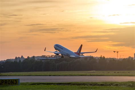 Ankünfte und Abflüge › Bodensee-Airport Friedrichshafen (FDH-Airport)