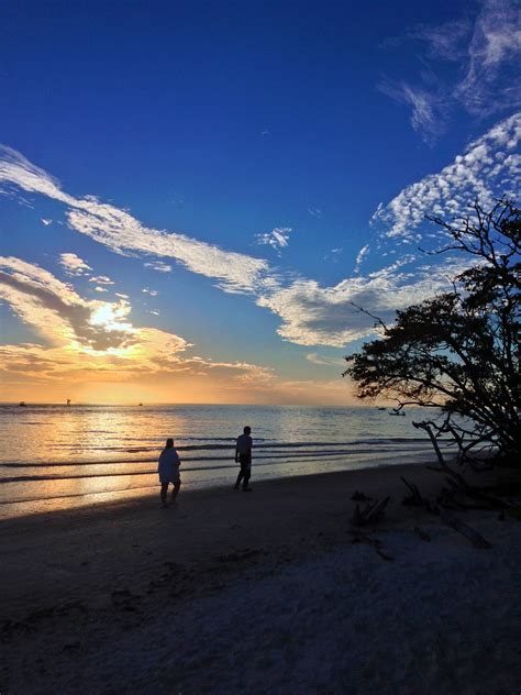 SWFL-TV – Time-Lapse Video of Sunset at Barefoot Beach in Naples