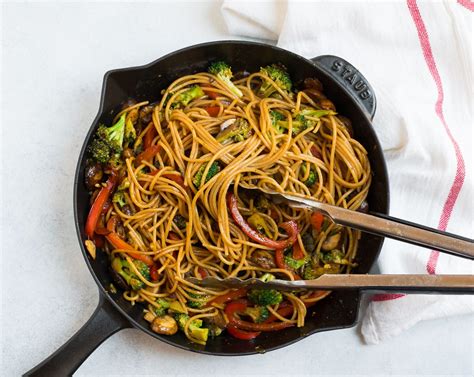 Stir Fry Noodles – Fast, Healthy Recipe – WellPlated.com