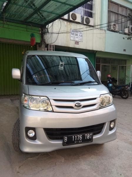 Daihatsu Luxio D 1.500 cc Tahun 2012 silver metalik - MobilBekas.com