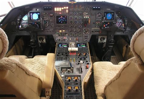 Dassault Falcon 900 Specs and Description