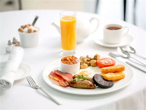 sarapan pagi ala hotel - Melanie Lee