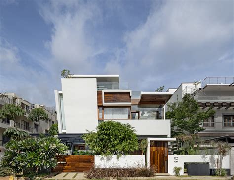 Floating Walls House / Crest Architects | ArchDaily