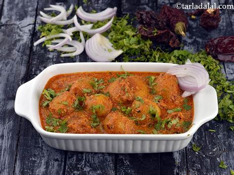 Kashmiri dum aloo recipe | traditional Kashmiri dum aloo curry | restaurant style dum aloo