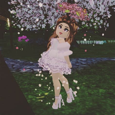 Tumblr | Royal clothing, Roblox pictures, Girl cartoon