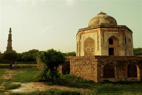 Mehrauli Archaeological Park - Wikipedia