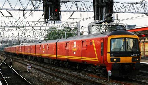 DB Cargo Royal Mail class 325 EMUs with 325011 at the rear | Electric ...