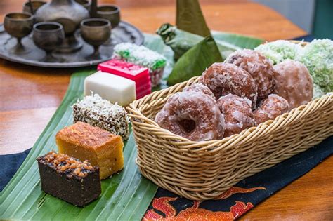 10 Delicious Traditional Malay Kueh Dissected