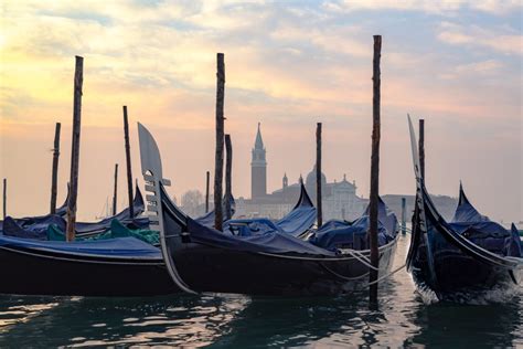 Gondola Venice : the symbol of our city