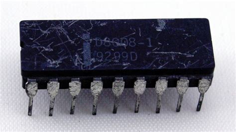 Die photos and analysis of the revolutionary 8008 microprocessor, 45 years old