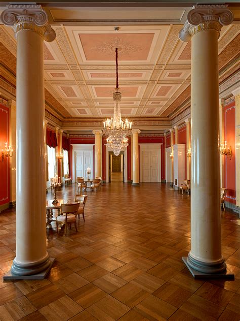 Guided tours of the Royal Palace - The Royal House of Norway