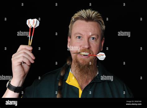 Australian darts player Simon Whitlock Stock Photo - Alamy