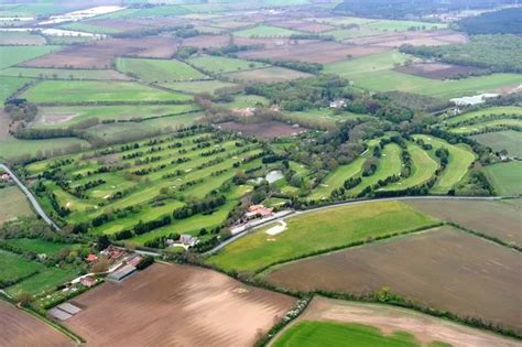 Golf course to be transformed into 150 'luxury holiday homes' in spring 2018 - Hull Live