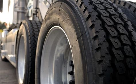 What You Need to Know About Semi Trailer Tires | Boxwheel Trailer Leasing