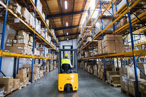 Quelles sont les différences entre un entrepôt logistique et un local d’activité ? - Pixi Soft