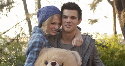 Taylor Lautner became SO uncomfortable when Taylor Swift was brought up ...