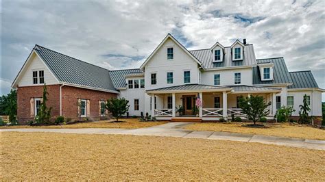 Modern farmhouse in Tennessee features stunning design elements