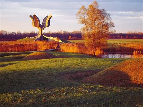 Il fiore. Jasenovac Memorial Museum - Mostra - Venezia - Ikona Gallery - Arte.it