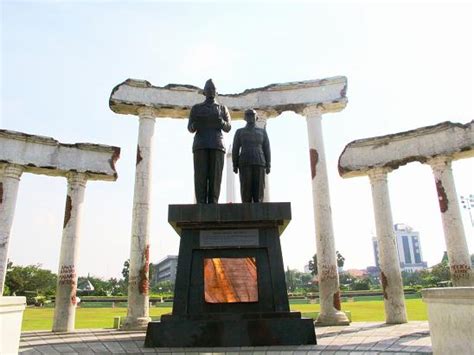 Tugu Proklamasi Kemerdekaan RI, Soekarno - Hatta di Monumenn Pahlawan ...