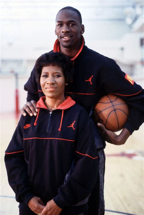 Juanita Vanoy and Michael Jordan's Divorce Cost Him $168 Million ...