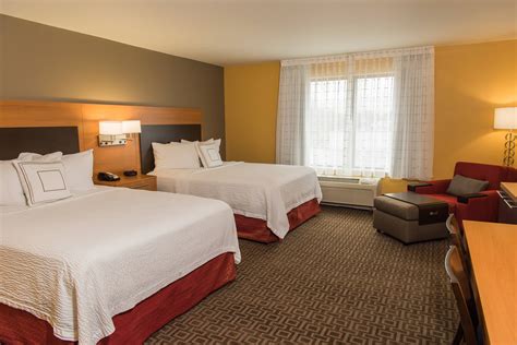 Hotel Rooms & Amenities | TownePlace Suites Erie