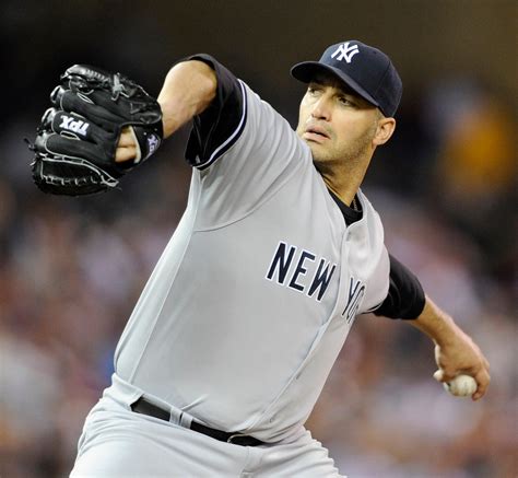 Andy Pettitte Lifts Yankees to Hang On to A.L. Lead - The New York Times