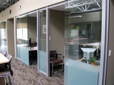 4 Advantages of Using Glass Walls in Office Glass Partition Design