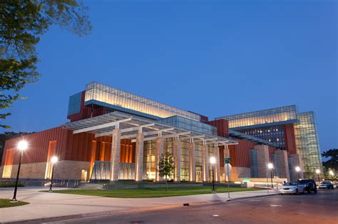 Business School At The University Of Michigan In Ann Arbor Stock Photo - Download Image Now - iStock