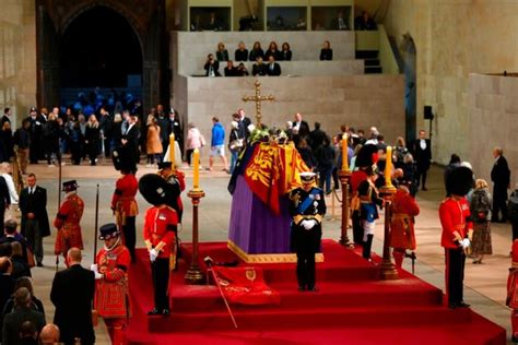 King Charles, Siblings Stand Vigil As Mourners Line Grows - JapanNews24