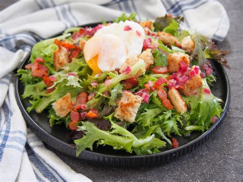 Lyonnaise salad (salade Lyonnaise) - Caroline's Cooking