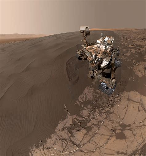 Curiosity Rover on Mars Snaps Epic Selfie with Sand Dunes (Photo)