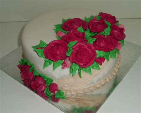 Ri Roses And Swag Cake - CakeCentral.com