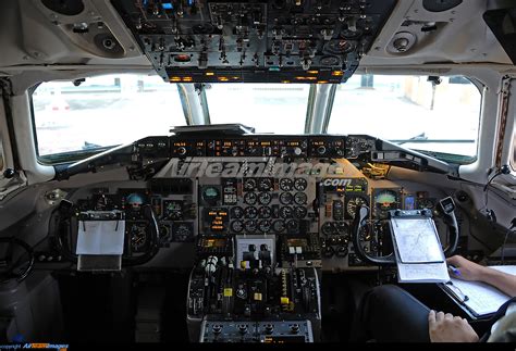 McDonnell Douglas MD-82 - Large Preview - AirTeamImages.com