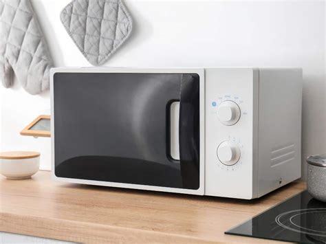 The Microwave Wattage Guide: How Many You Really Need – Apartment ABC