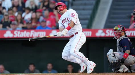 Los Angeles Angels star Mike Trout suffers groin injury, removed from game