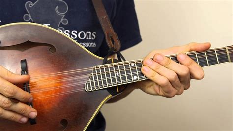 How To Tune The Mandolin - Mandolin Lesson - YouTube