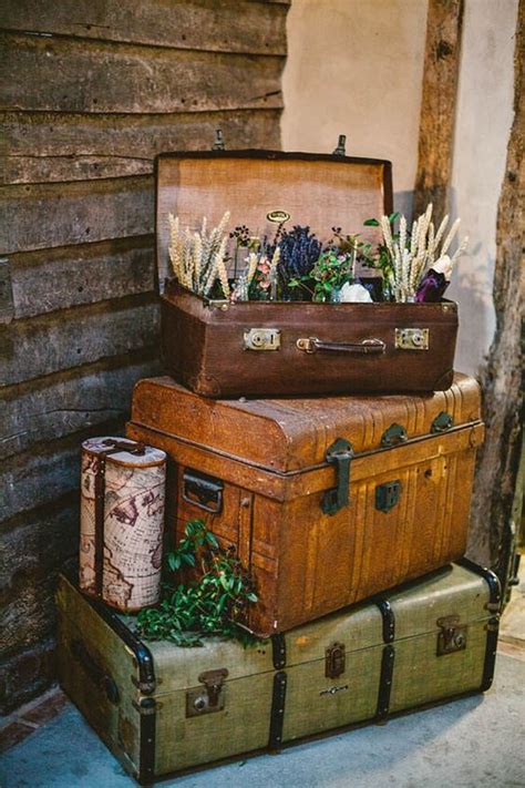 Top 20 Vintage Suitcase Wedding Decor Ideas | Roses & Rings