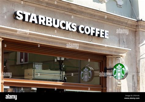 Starbucks signage cafe logo hi-res stock photography and images - Alamy