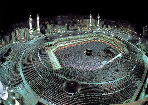 Holy Sanctuary of Islam In Mecca - The Sacred Kaabah sorrounded by ...