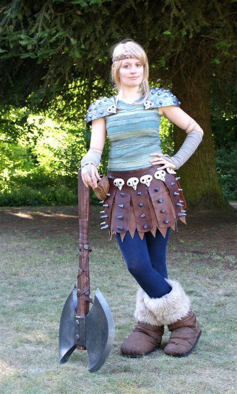 HTTYD Cosplay: Astrid | Viking halloween costume, Astrid cosplay, Astrid costume