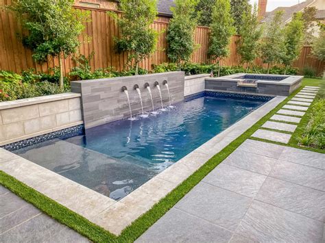 Modern Rectangle Garden Design - Here, rectangular pavers set in a ...