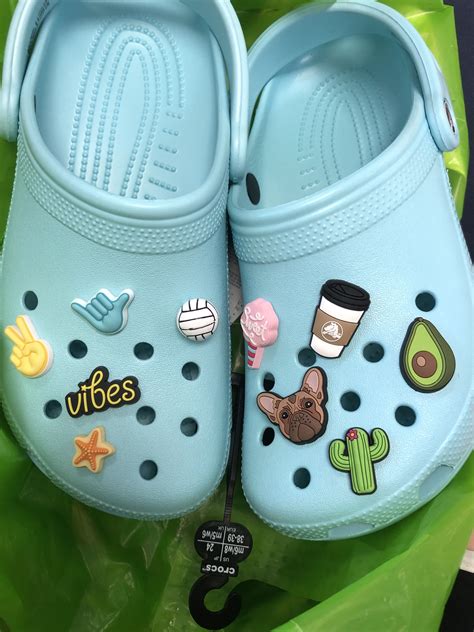 Pin by Val on Tenis & Zapatos | Crocs, Crocs fashion, Crocs jibbitz ideas