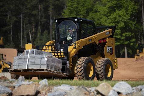 Caterpillar Skid Steers Summarized — 2022 Spec Guide — Compact ...