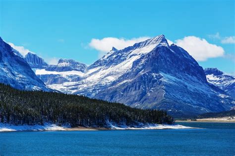 Premium Photo | Glacier national park, montana. winter.