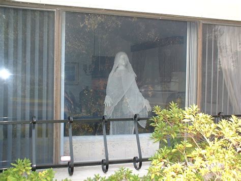 Make a Window Ghost for Halloween - Made by Alan