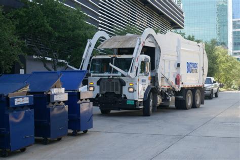 How Does a Front Loader Garbage Truck Work? – Route Ready Trucks