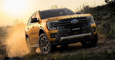 Bảng giá xe Ford Everest mới nhất tháng 12/2024