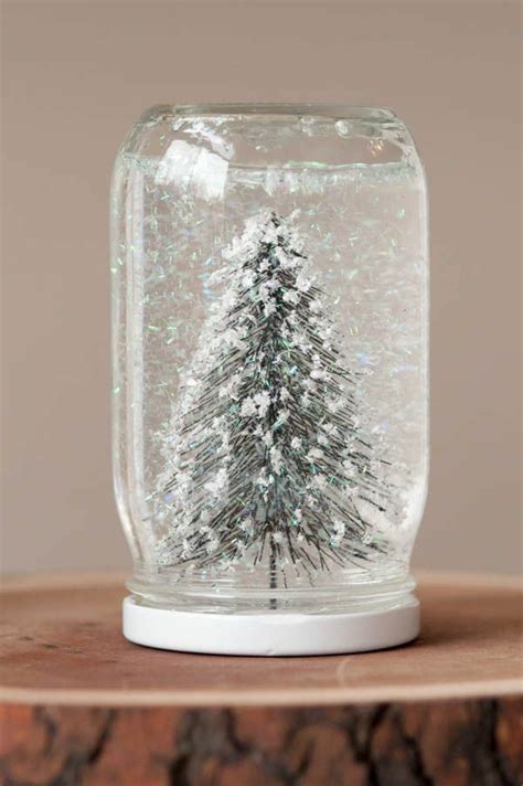 Selbstgemachte Geschenke – wie kann man eine Schneekugel basteln | Creative christmas crafts ...